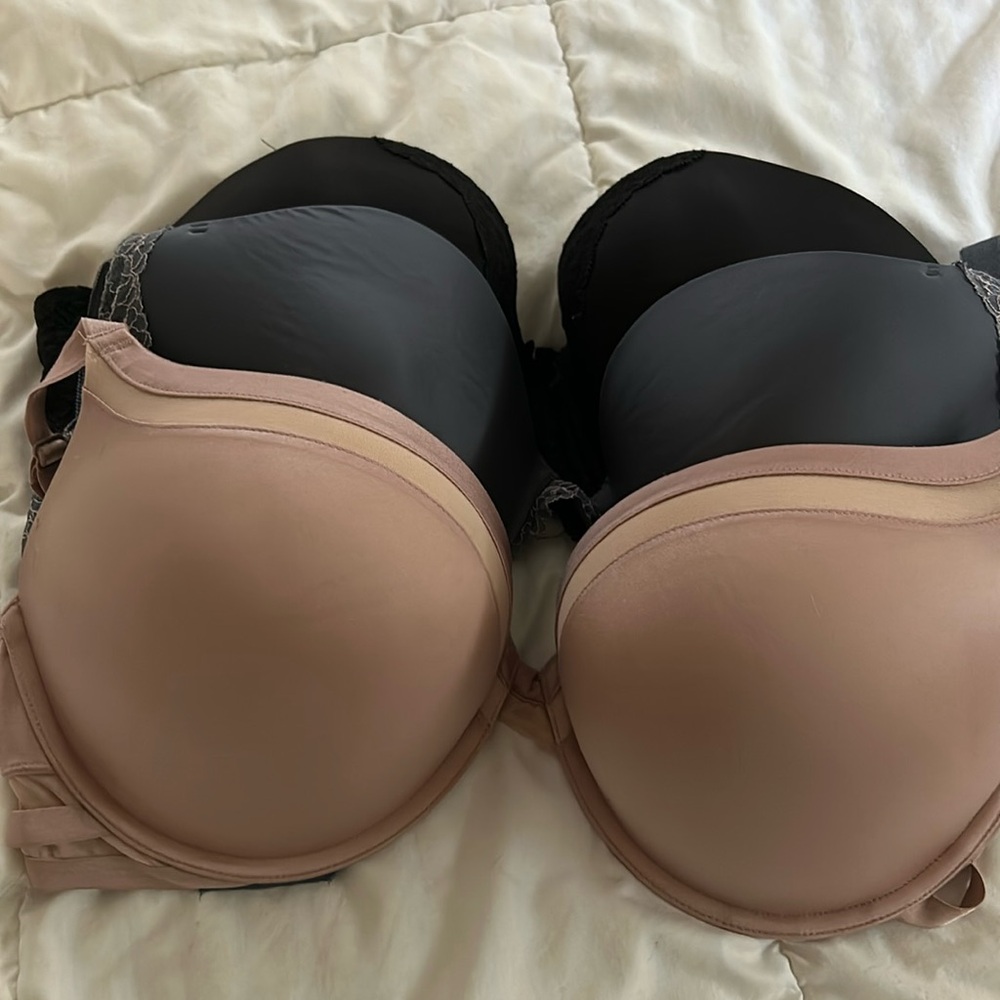3 bras Victoria’s Secret 38d